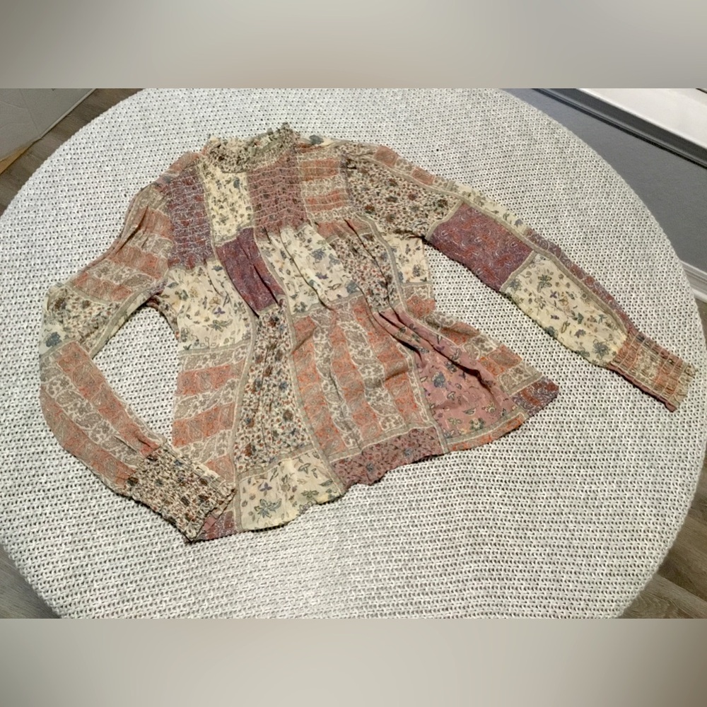 Women’s Top Size M